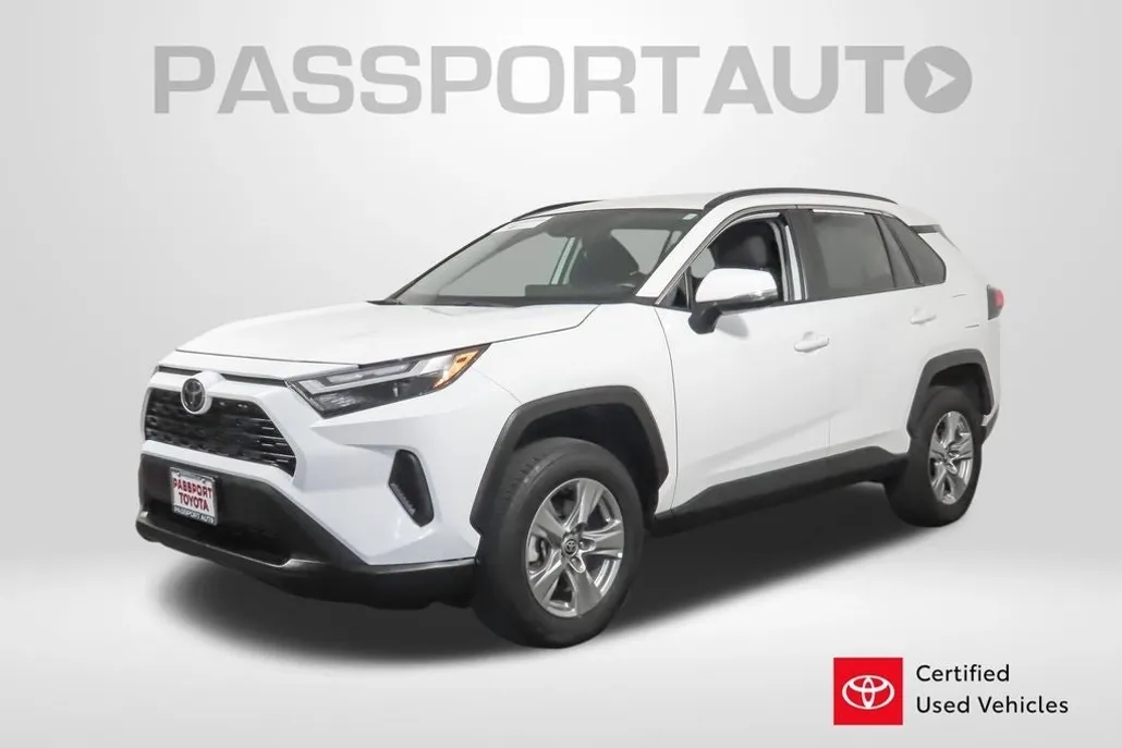 2024 Toyota RAV4 XLE photo 1