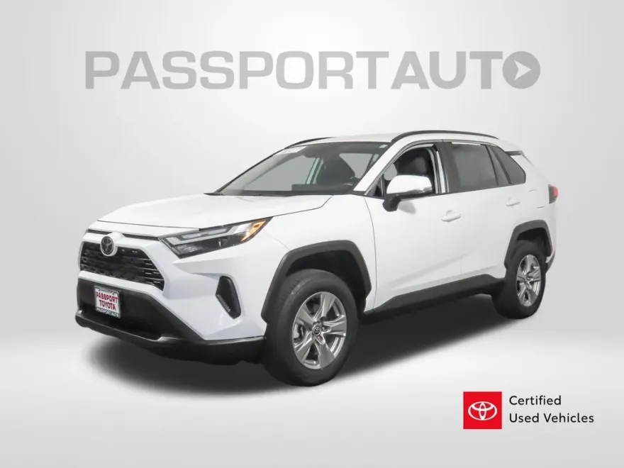 2024 Toyota RAV4 XLE photo 1