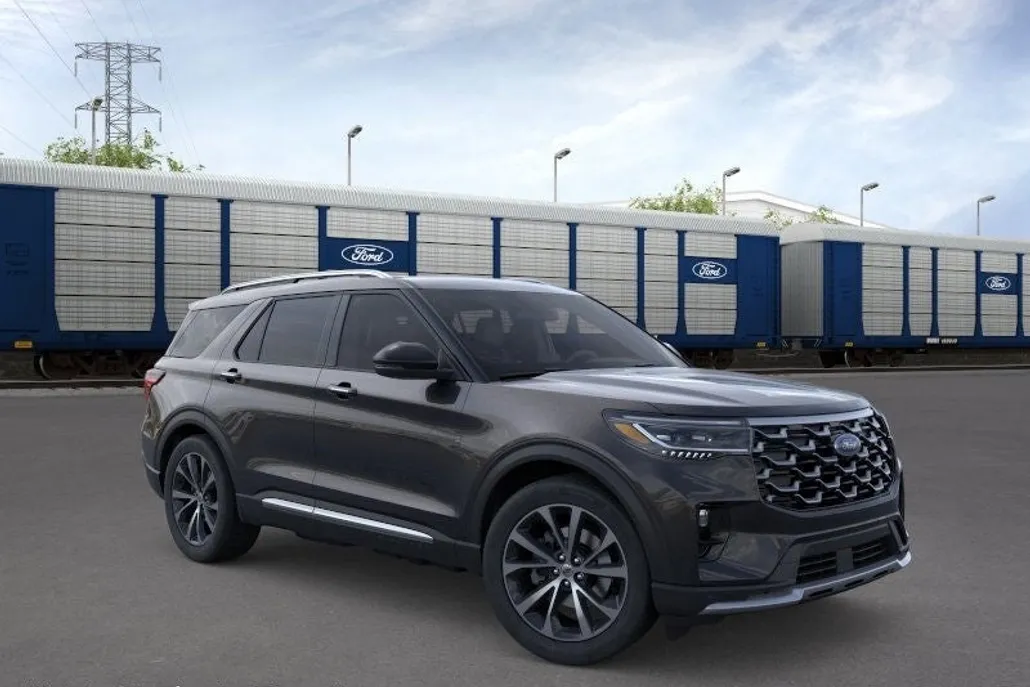 2025 Ford Explorer Platinum photo 1