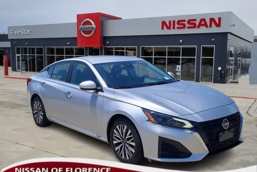 2023 Nissan Altima 2.5 SV photo 1