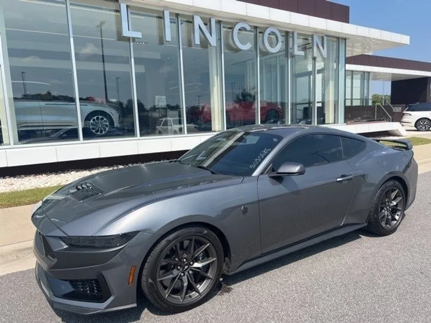 2024 Ford Mustang Dark Horse photo 1