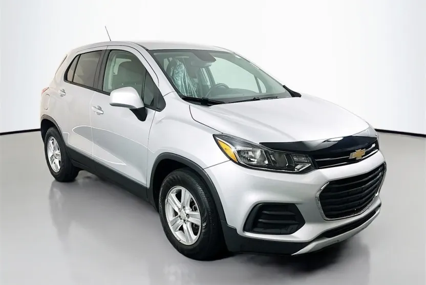 2020 Chevrolet Trax LS photo 1