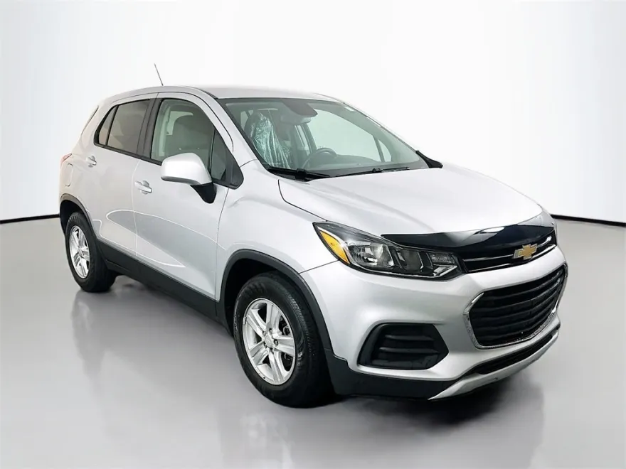 2020 Chevrolet Trax LS photo 1