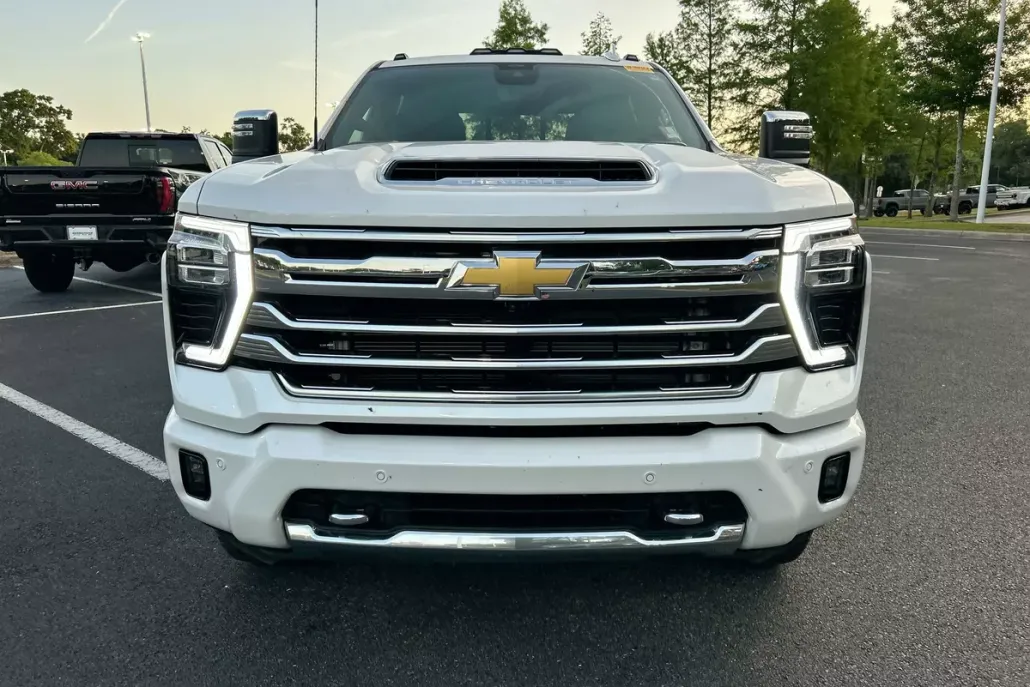 2025 Chevrolet Silverado 2500HD High Country photo 1