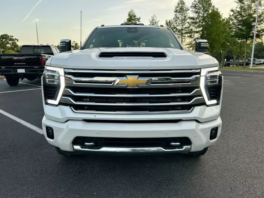 2025 Chevrolet Silverado 2500HD High Country photo 1