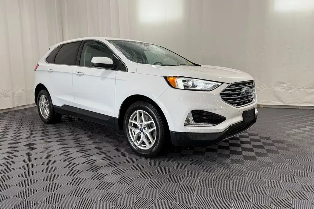 2022 Ford Edge SEL photo 1