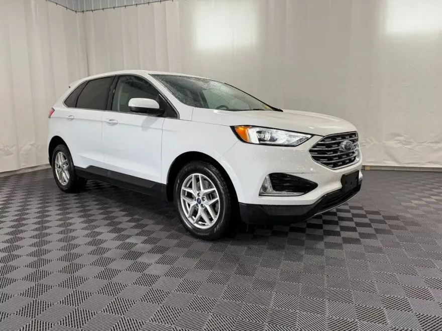 2022 Ford Edge SEL photo 1