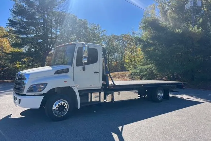 2015 Hino Conventional Type Truck photo 1