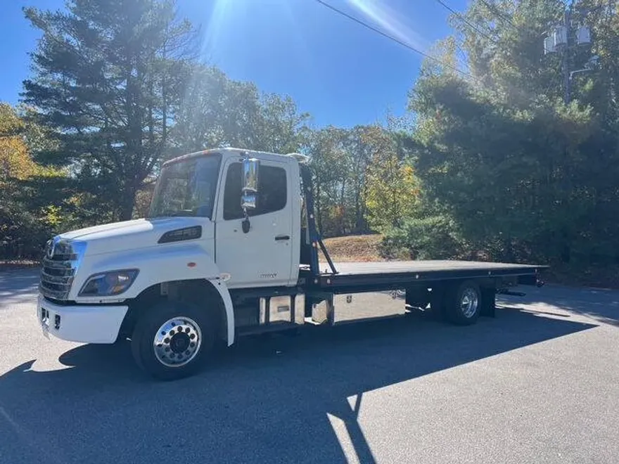 2015 Hino Conventional Type Truck photo 1