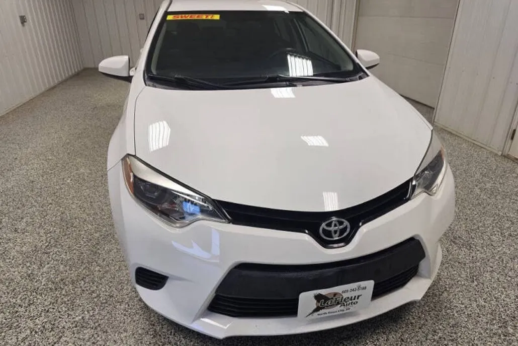 2015 Toyota Corolla L photo 1