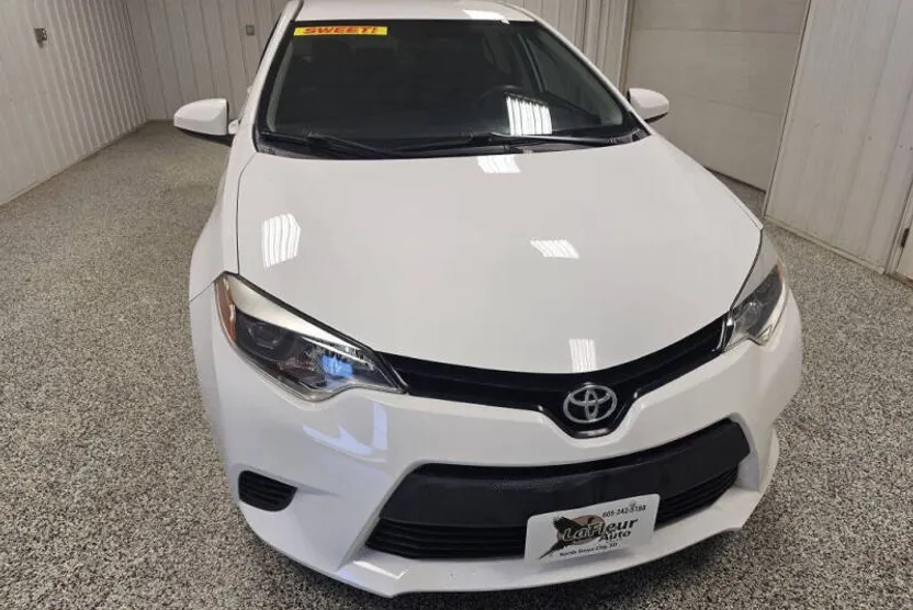 2015 Toyota Corolla L photo 1