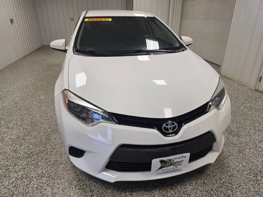 2015 Toyota Corolla L photo 1