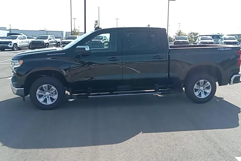 2026 Chevrolet Silverado 1500 LT photo 1