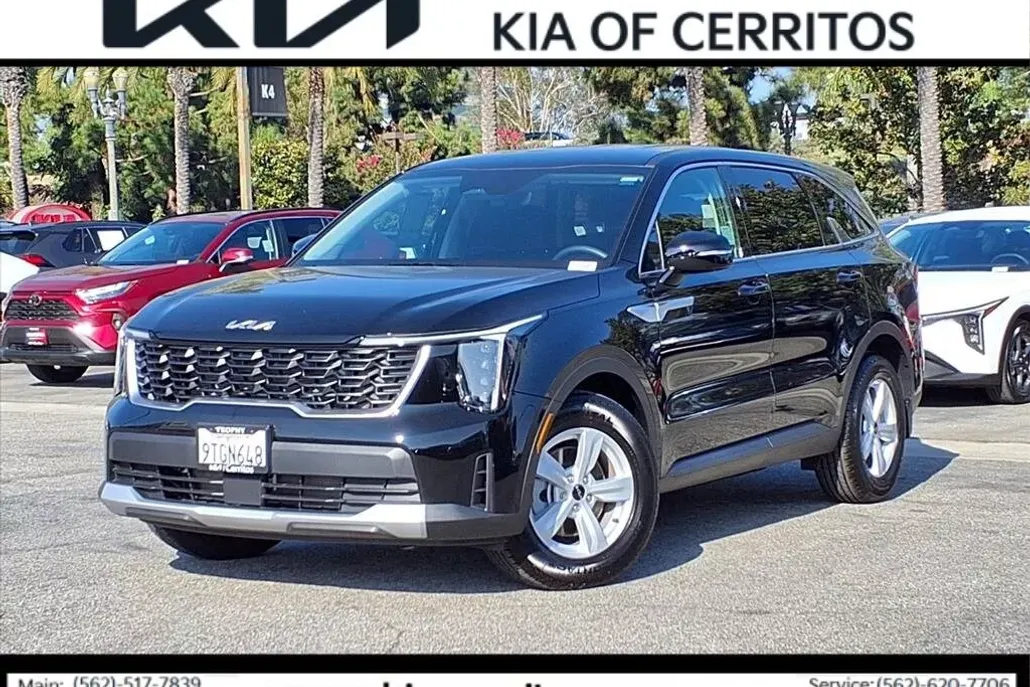 2025 Kia Sorento LX photo 1