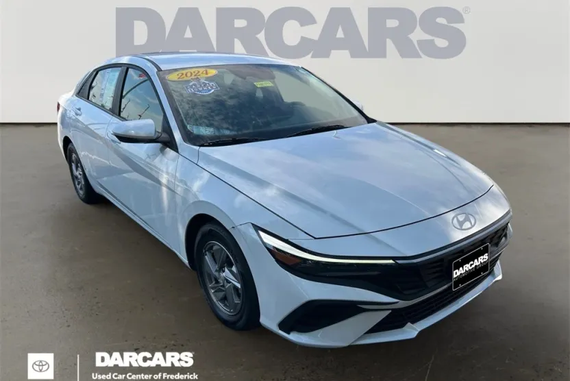 2024 Hyundai Elantra SE photo 1