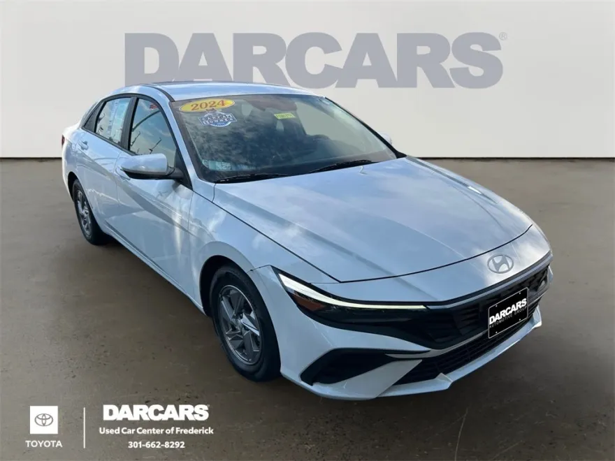 2024 Hyundai Elantra SE photo 1