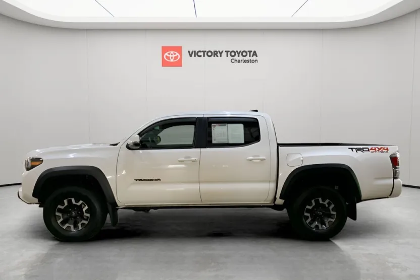 2023 Toyota Tacoma TRD Off-Road photo 1