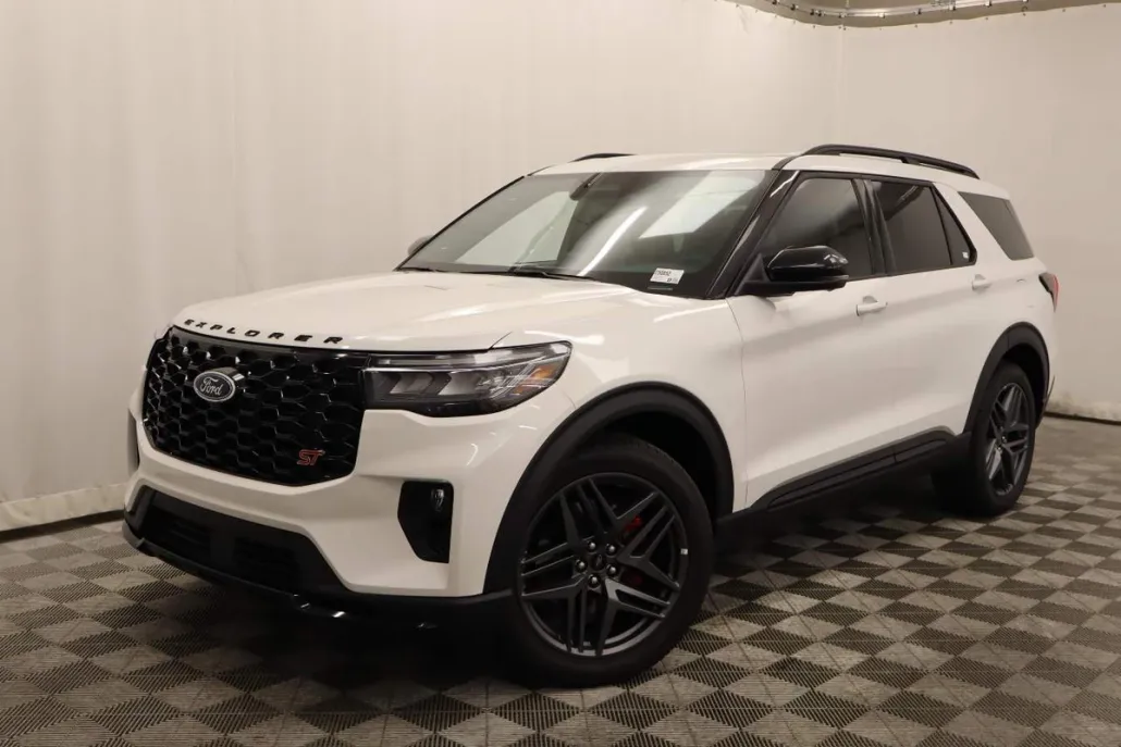 2025 Ford Explorer ST photo 1