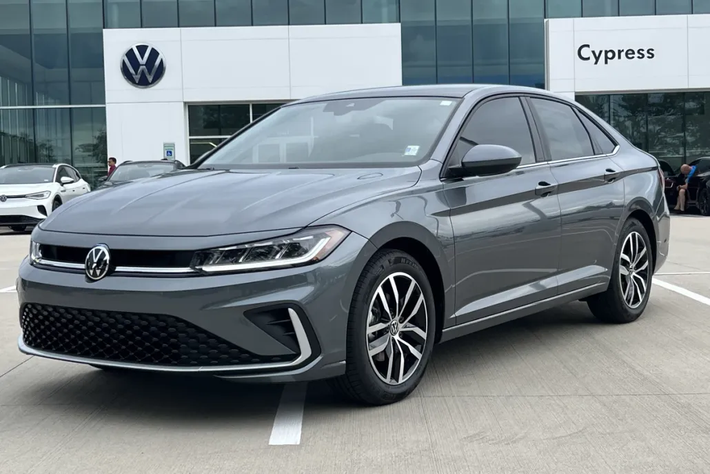 2025 Volkswagen Jetta SE photo 1