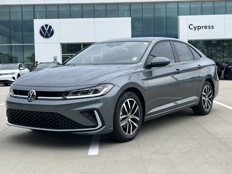 2025 Volkswagen Jetta SE photo 1