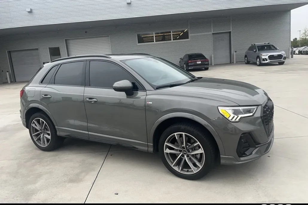 2023 Audi Q3 45 TFSI S line Premium photo 1