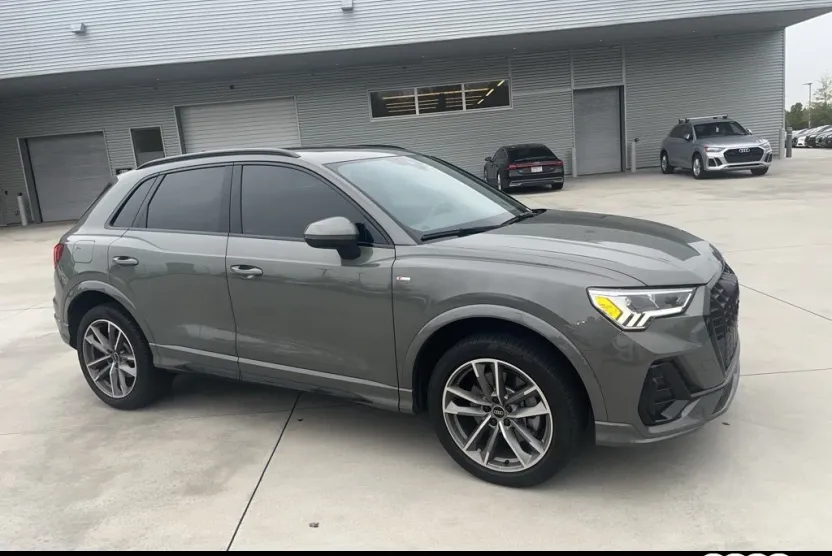 2023 Audi Q3 45 TFSI S line Premium photo 1