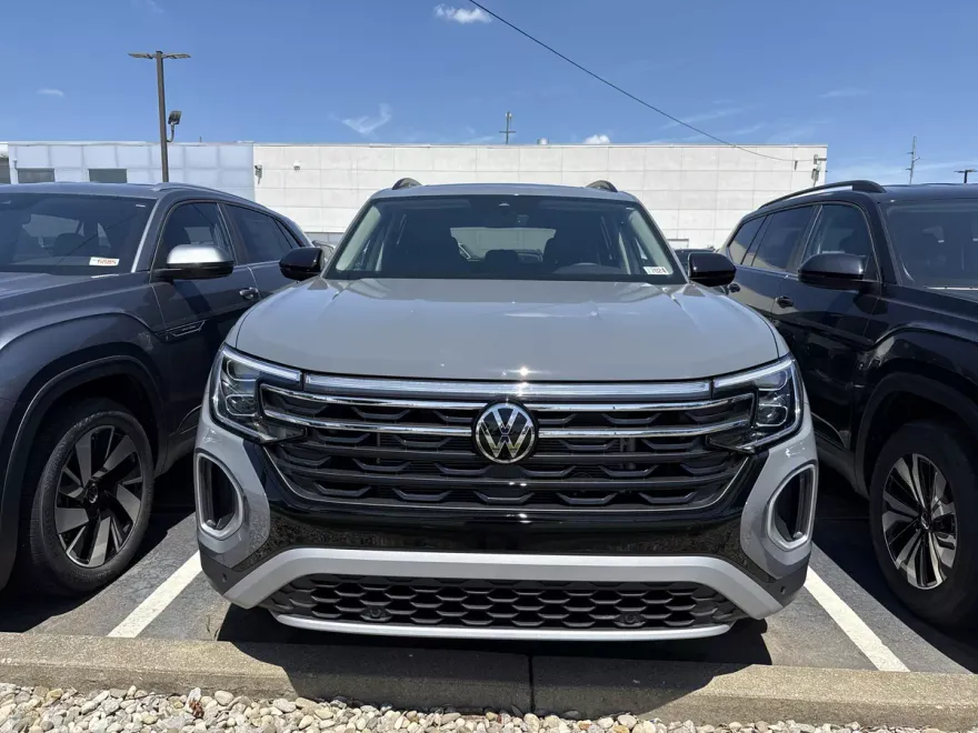2025 Volkswagen Atlas Peak Edition SE photo 1