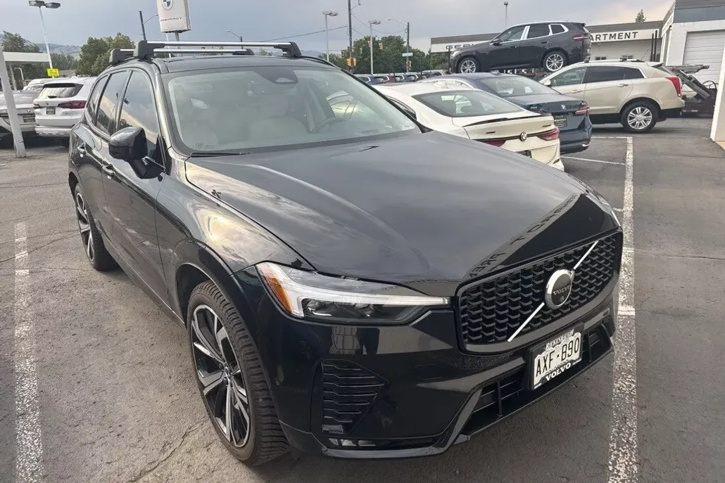 2023 Volvo XC60 B5 Ultimate photo 1