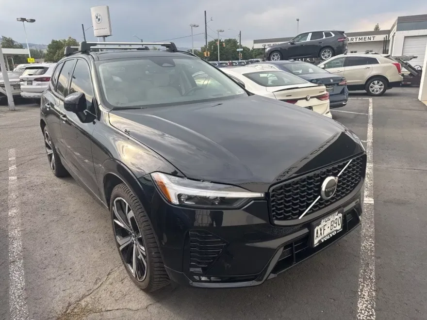 2023 Volvo XC60 B5 Ultimate photo 1