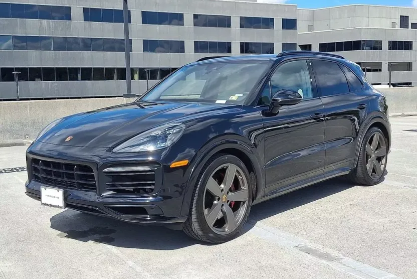 2022 Porsche Cayenne GTS photo 1