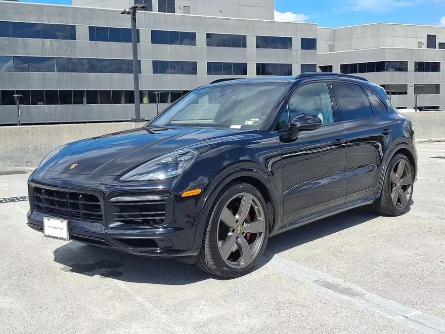 2022 Porsche Cayenne GTS photo 1