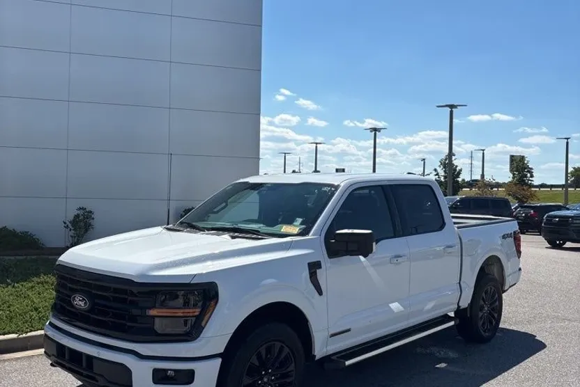 2024 Ford F-150 XLT photo 1
