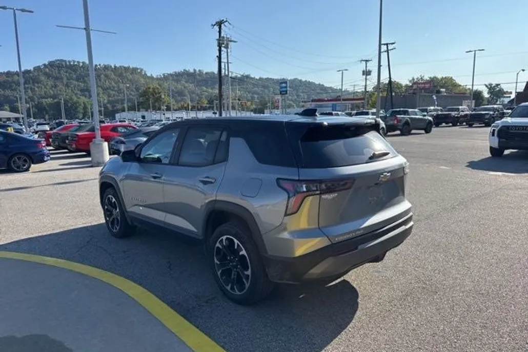 2025 Chevrolet Equinox LT photo 1