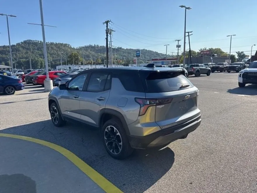2025 Chevrolet Equinox LT photo 1