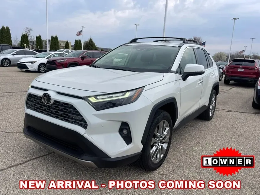 2022 Toyota RAV4 Limited photo 1