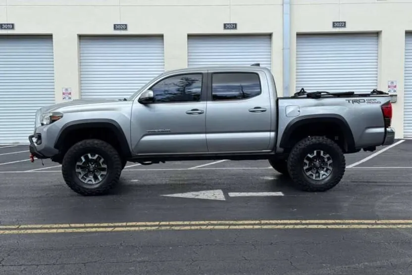 2018 Toyota Tacoma TRD Off-Road photo 1