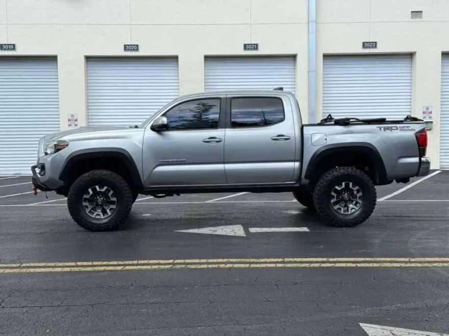 2018 Toyota Tacoma TRD Off-Road photo 1