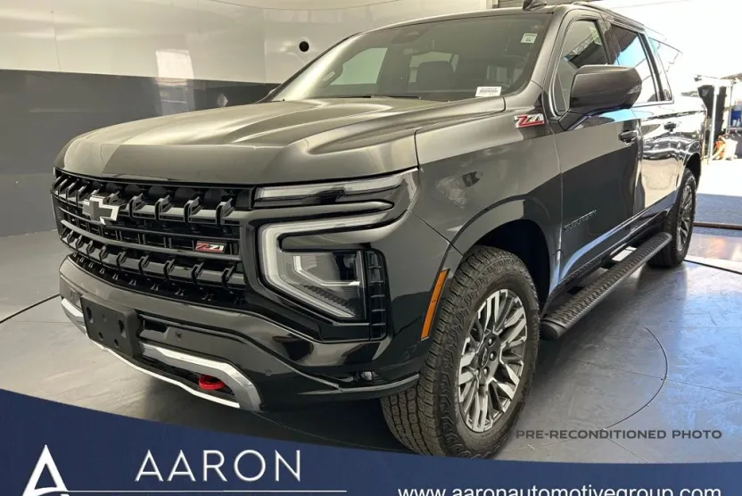 2025 Chevrolet Suburban Z71 photo 1
