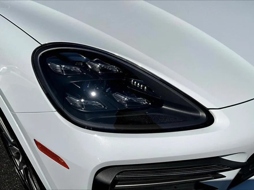 2023 Porsche Cayenne Platinum Edition photo 28