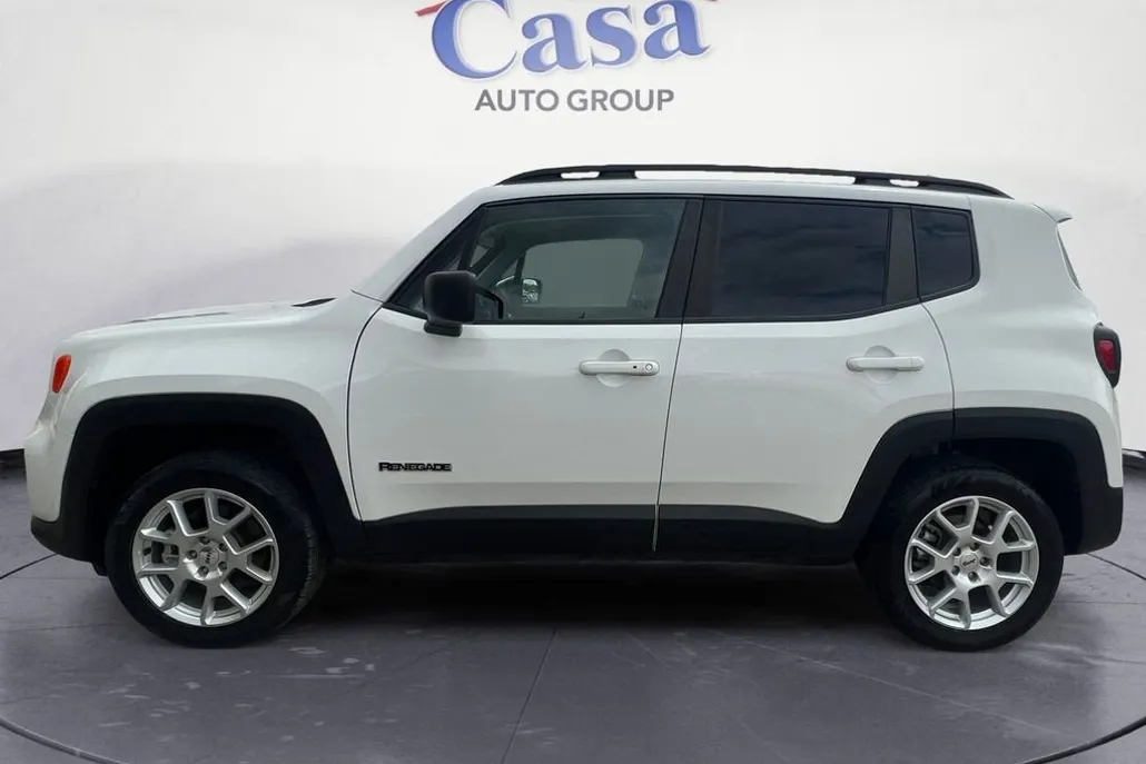 2022 Jeep Renegade Latitude photo 1