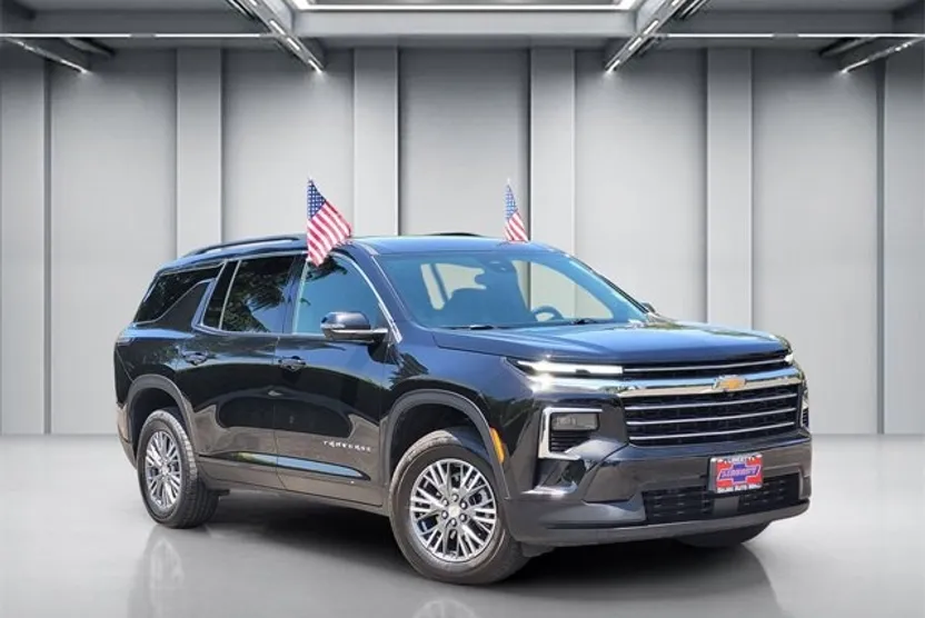 2024 Chevrolet Traverse photo 1