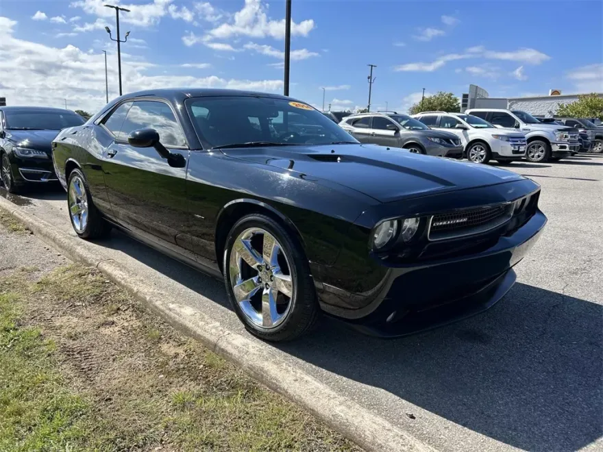 2014 Dodge Challenger R/T photo 1