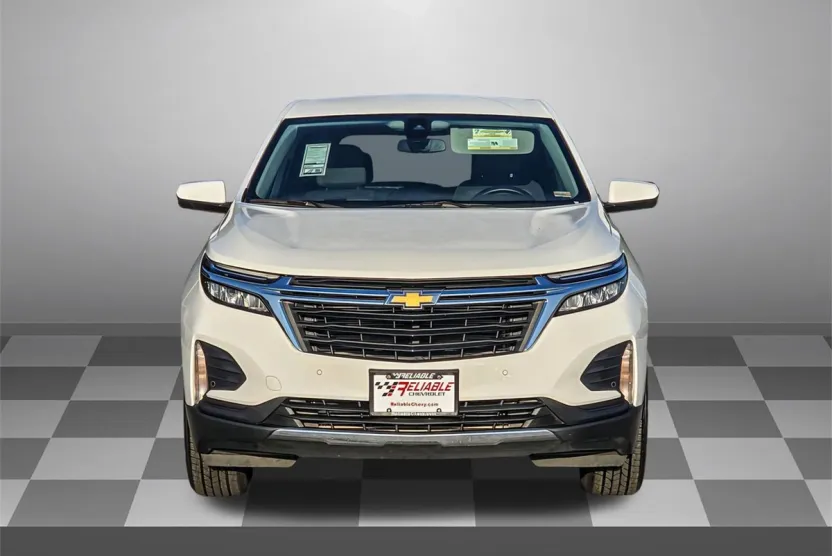 2024 Chevrolet Equinox LT photo 1