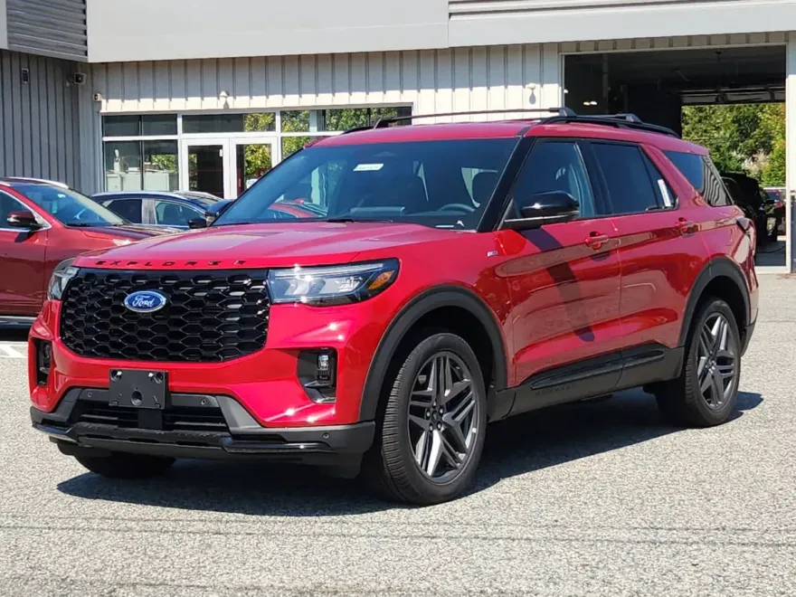 2025 Ford Explorer ST-Line photo 1