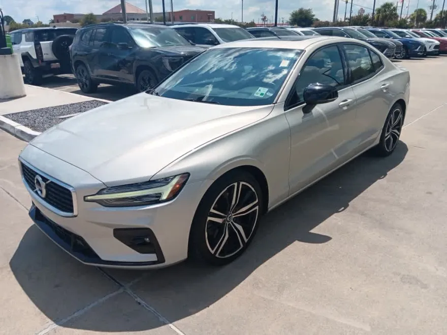 2020 Volvo S60 R-Design photo 1