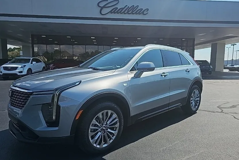 2024 Cadillac XT4 Premium Luxury photo 1
