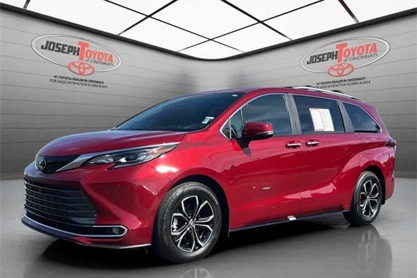 2025 Toyota Sienna Platinum photo 1