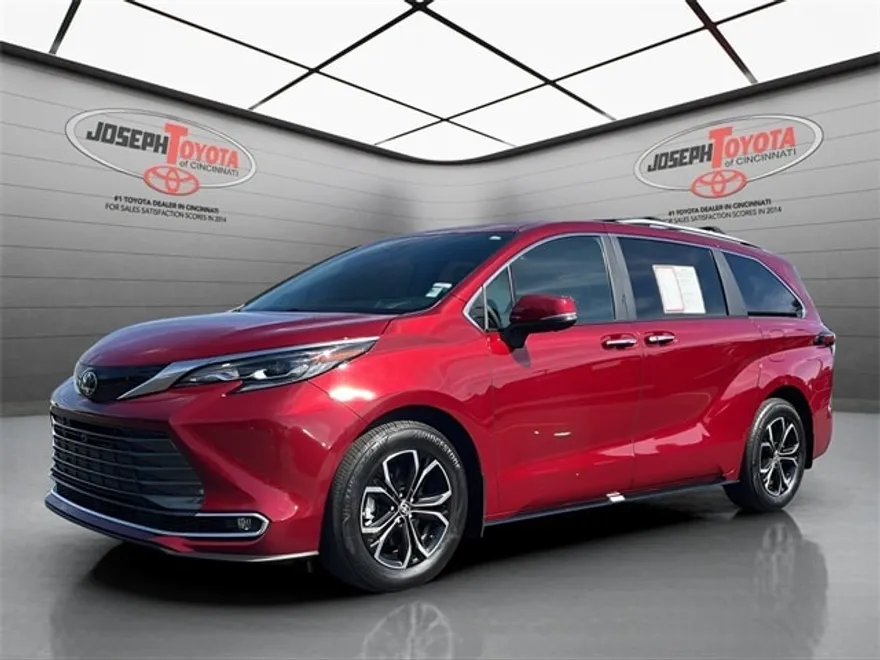 2025 Toyota Sienna Platinum photo 1