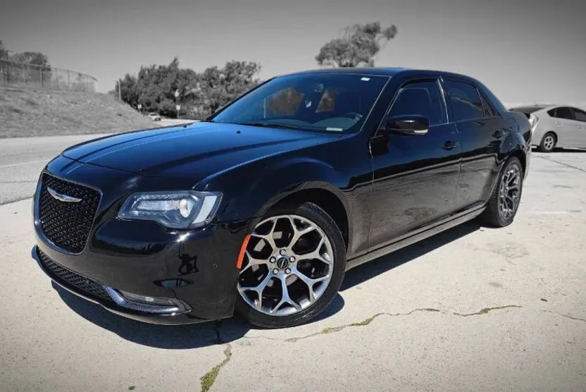 2018 Chrysler 300 S photo 1