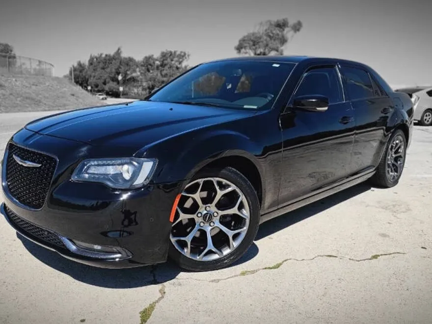 2018 Chrysler 300 S photo 1